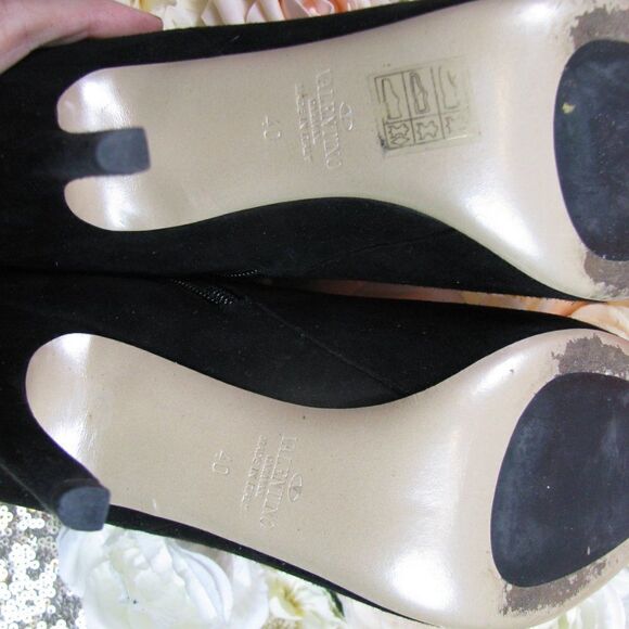 HOST PICK!! Valentino Garavani Suede ankle boots 40 - Picture 11 of 15